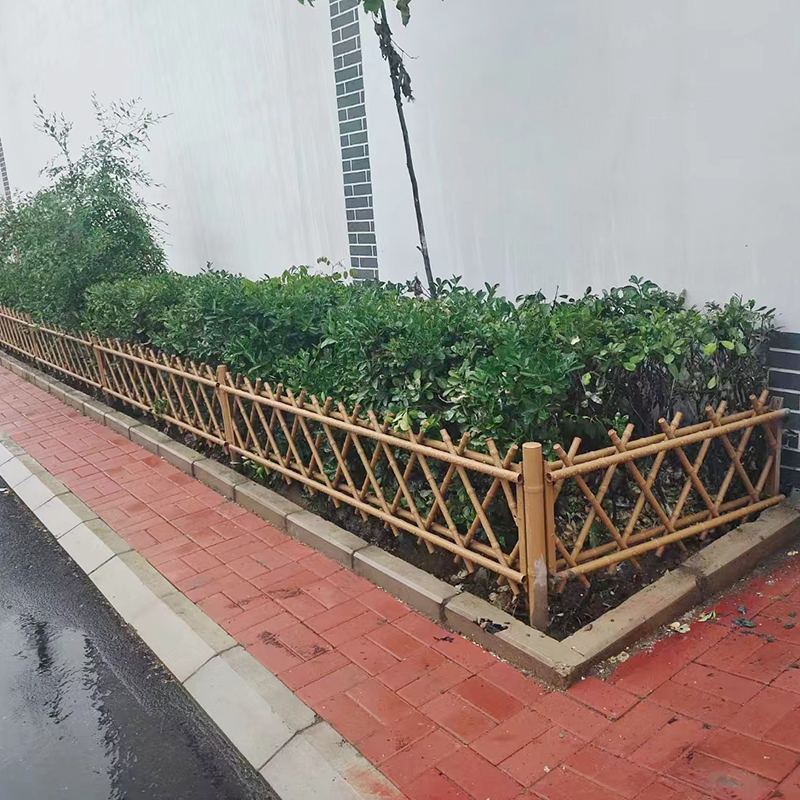 Nagemaakte hout staal tuin grasperk heining Prente